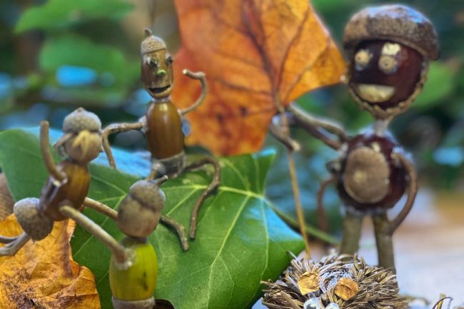 Figures on a table made from natural materials – leaves, chestnuts, etc.