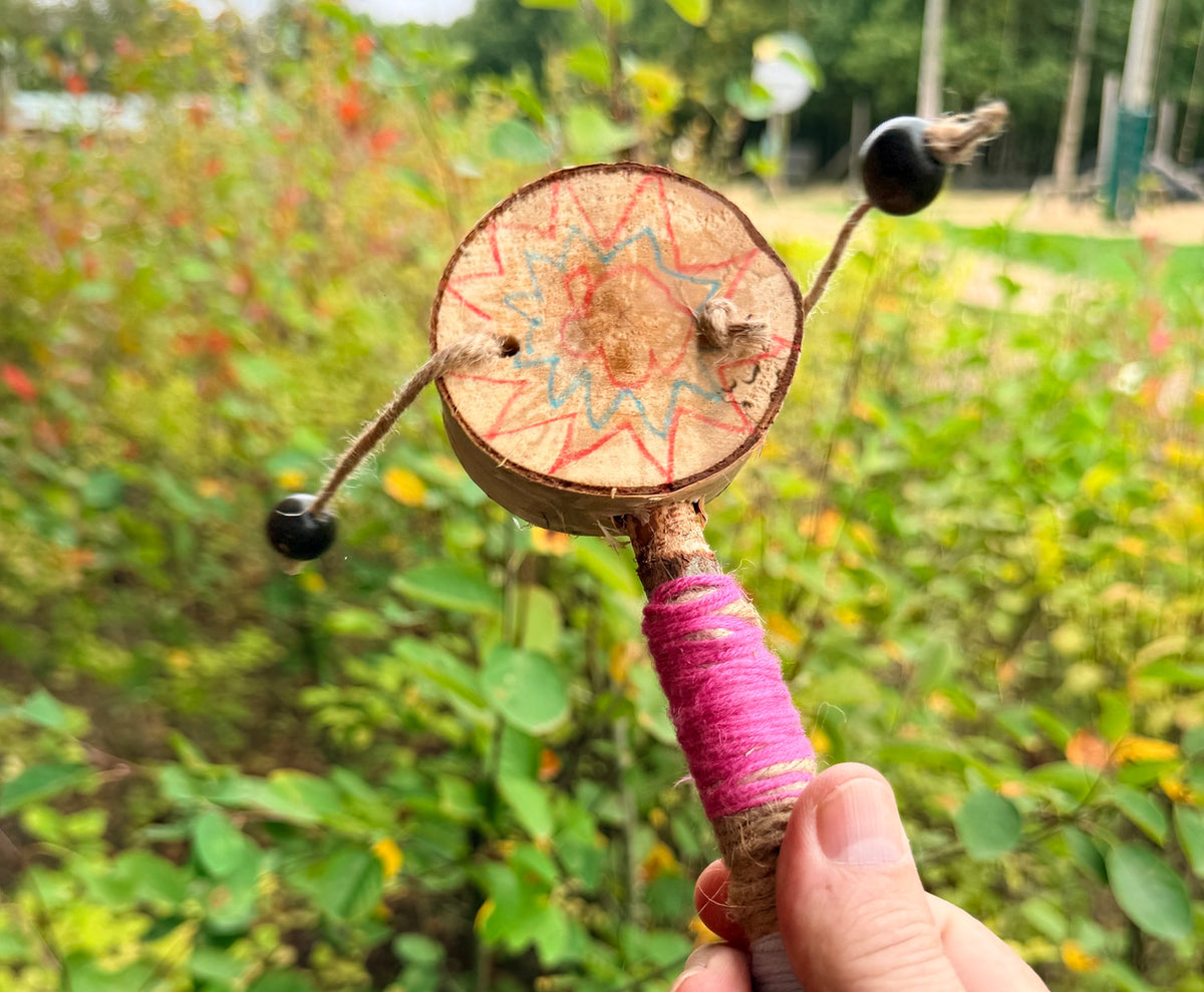 Man ser en tordentromme i træ, som man kan lave i WOW PARK i efterårsferien.
