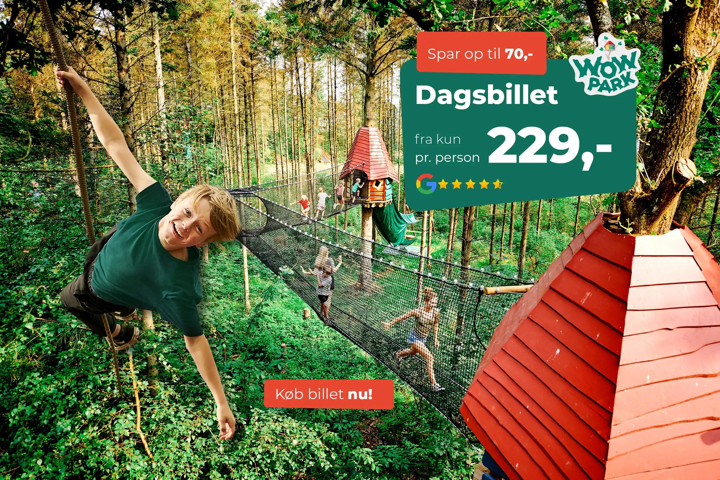 En dreng svæver gennem luften i WOW PARK, andre børn leger i baggrunden.