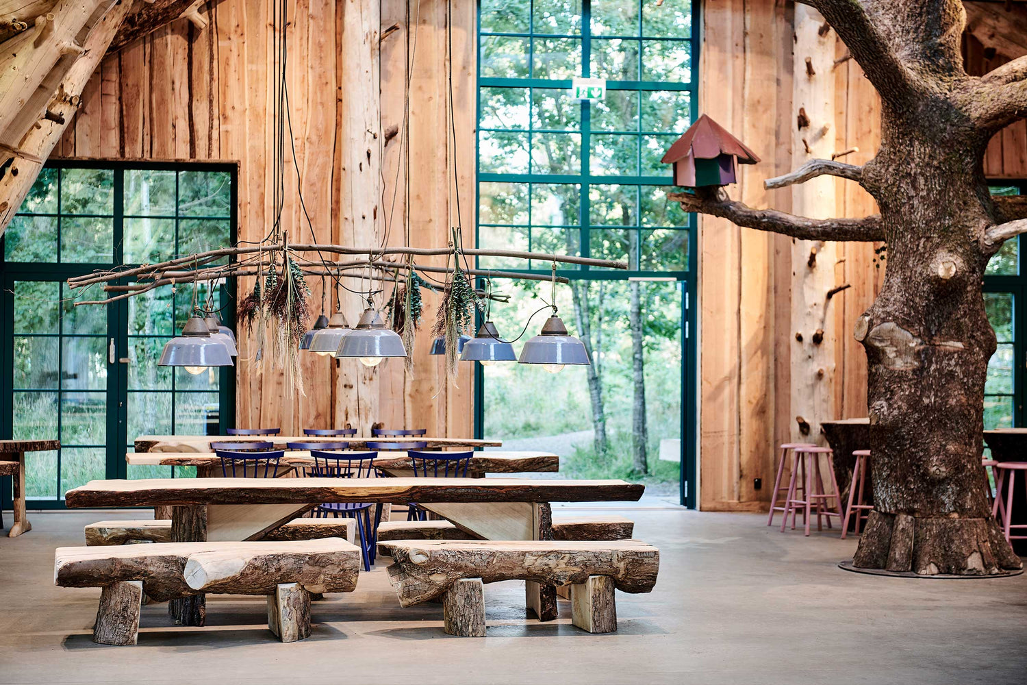 Der „Madladen“ im WOW PARK Billund von innen gesehen. Man sieht auch den lustigen Baum, den man im „Madladen“ drehen kann.